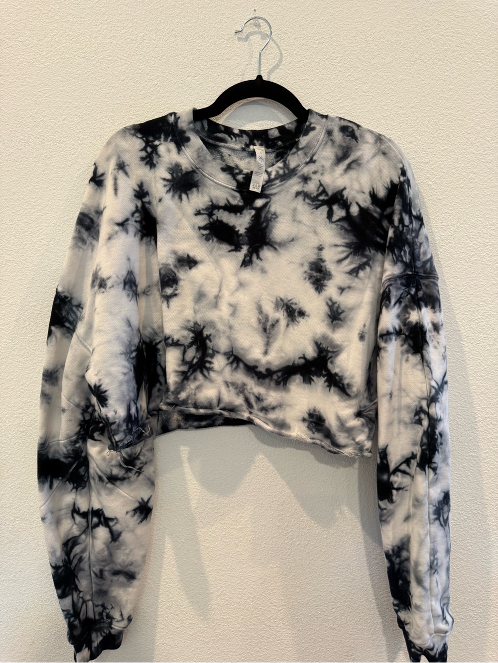 ALO Blue-White Tie-Dye Cropped Sweatshirt - Women